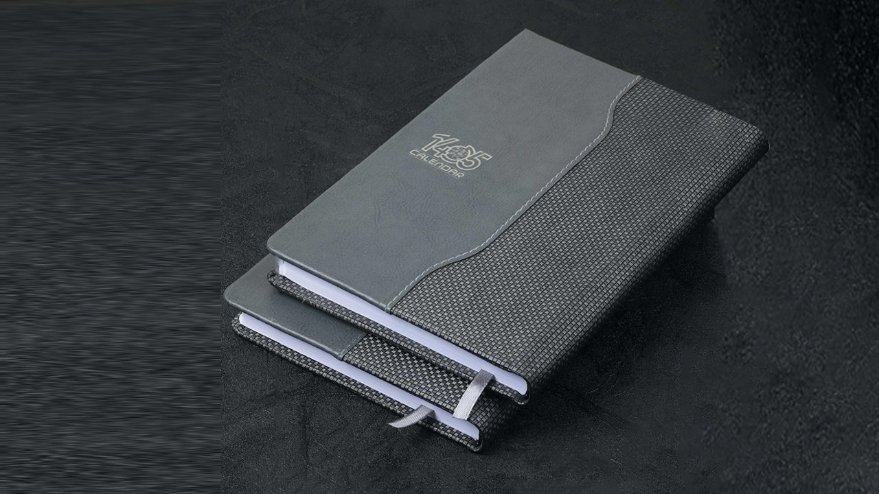 سررسید 1405 رقعی چرم دو تکه آریس